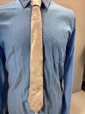 Imani Paisley Tie in Silver and Lavender Sleek Hues